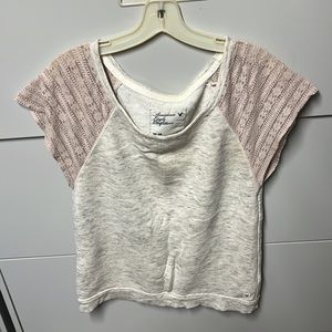 American Eagle Lace Sleeve top Medium mixed media Body 80% Cotton 20% Polyester